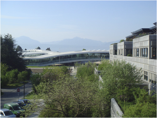 Rolex Learning Center, Blick von Promenade