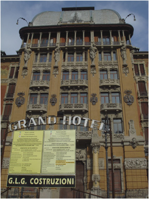 Grand Hotel, Mittelrisalit